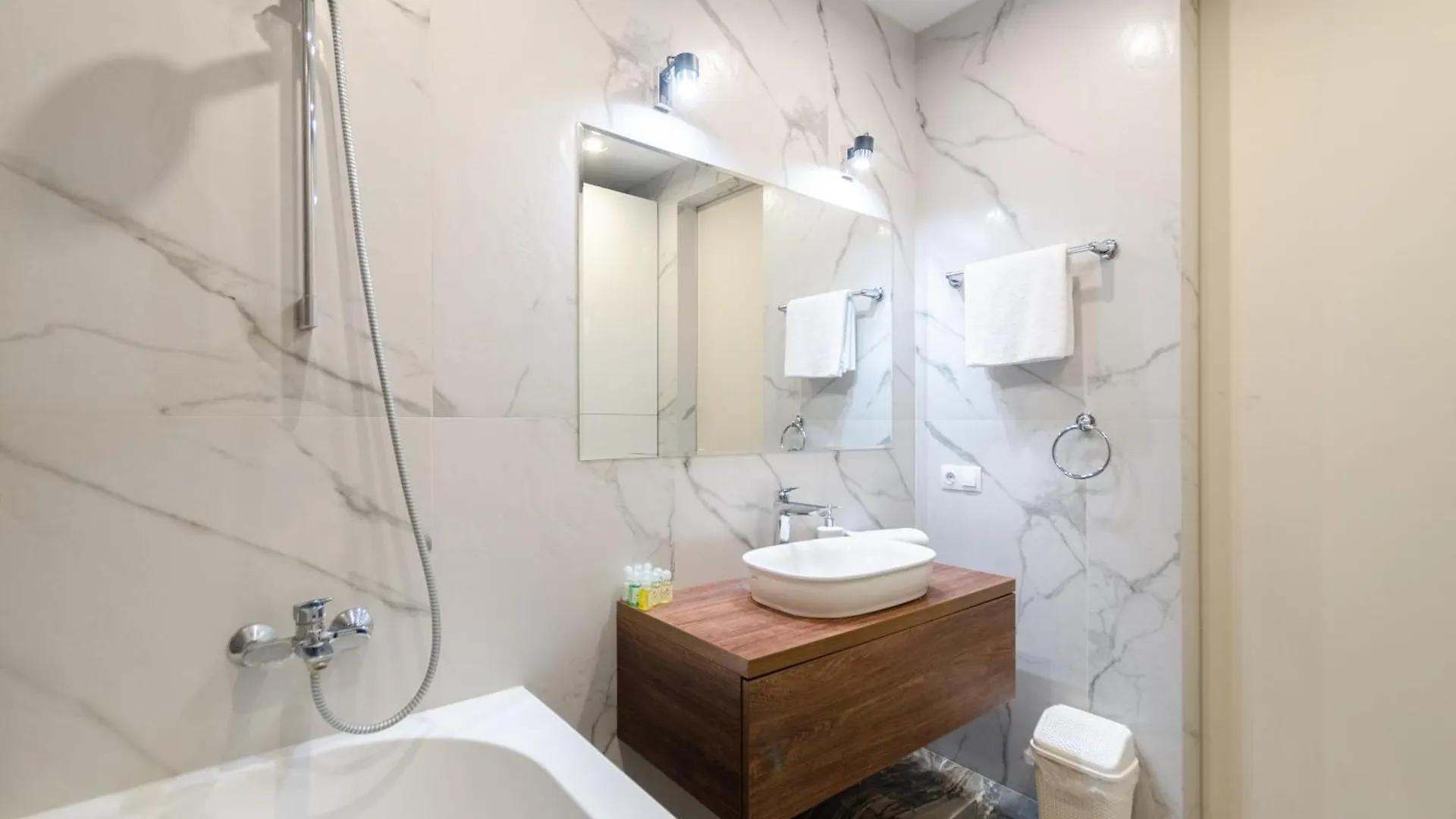 Petrovdom Apartments 11-120 In Rc Hoffman House, 34 Zolotoustivska Street 基輔